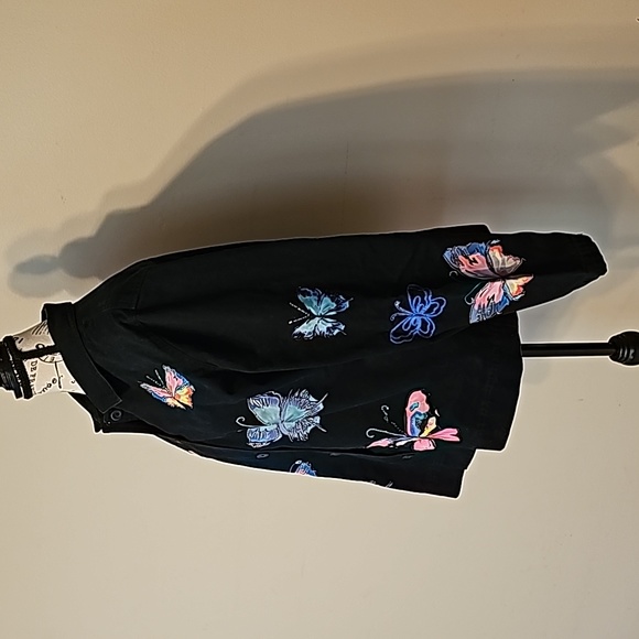 DENIM FEEL COTTON BUTTON DOWN!! 💙🩷❤️🦋🦋🦋 - Picture 4 of 12